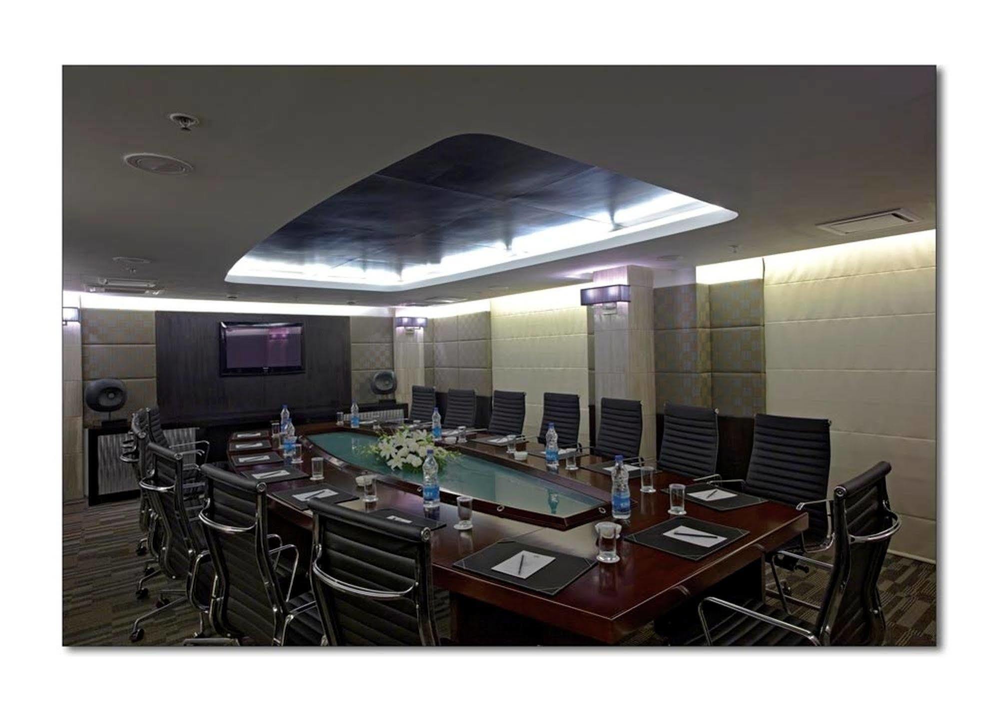 Radisson Hotel Sector 29 Gurugram Γκουργκάον Εξωτερικό φωτογραφία